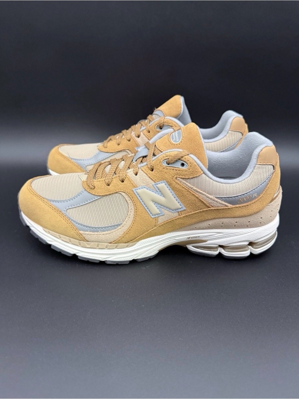 New Balance Men's Sneakers in Tan and Cream